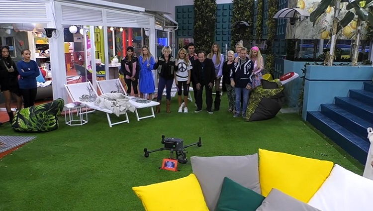 Gf Vip 6, un drone vola sulla Casa e lancia una busta con un messaggio: ecco cosa c’è scritto preview