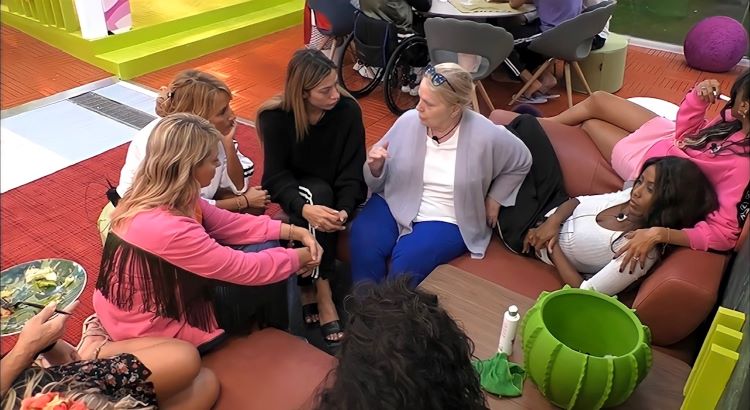 Gf Vip 6, Katia Ricciarelli a Soleil Sorge: “Pensavamo che sarebbe successo qualcosa di più serio nei tuoi confronti, siamo sbigottiti” preview