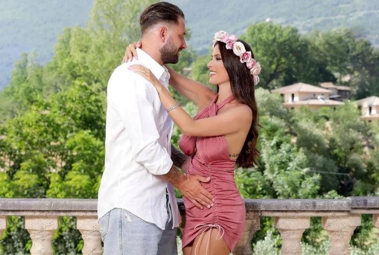 Gf Vip, Alessia Macari è incinta di una femminuccia e rivela i due nomi tra i quali è indecisa (e sono uno più particolare dell’altro) preview