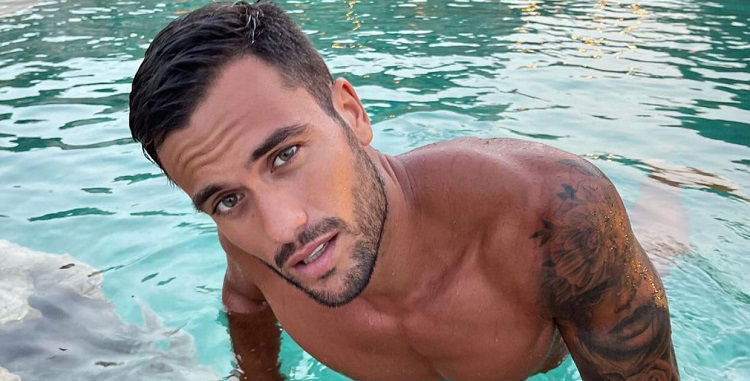 Tale e Quale Show, Pierpaolo Pretelli: “Un anno fa lavoravo come commesso, pensavo che la mia carriera fosse finita” preview