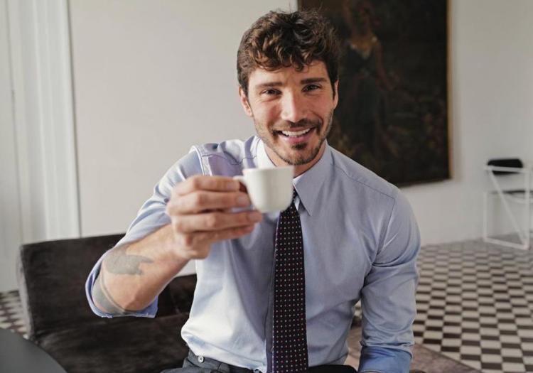Amici, Stefano De Martino pronto a sbarcare in seconda serata con un programma tutto suo article-post