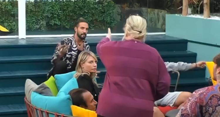 Gf Vip 6, scoppia la lite in Casa tra Alex Belli e Katia Ricciarelli: “Finalmente è venuto fuori come sei!” article-post