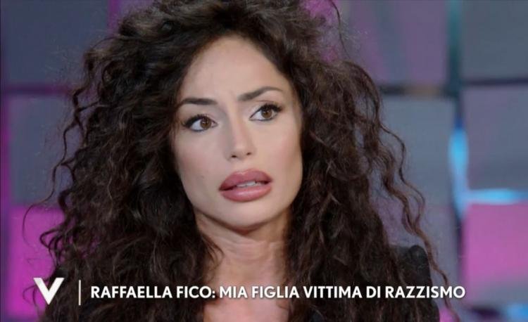 Gf Vip 6, Raffaella Fico racconta un episodio di razzismo subito dalla figlia, e su Mario Balotelli: “Mi umiliò”