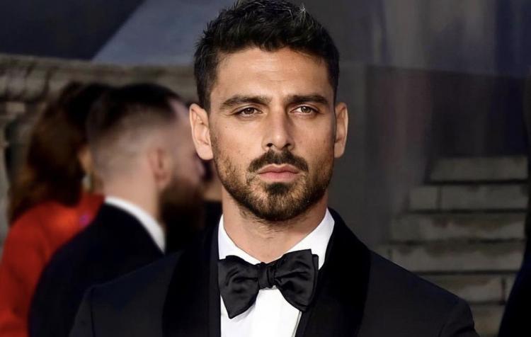 Michele Morrone perde la pazienza e sbotta per i commenti degli haters: il lungo messaggio del protagonista di 365 giorni preview