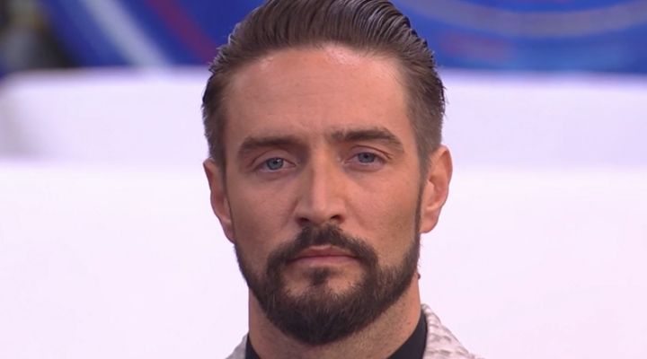 Gf Vip 6, lo staff di Alex Belli lo difende dopo la battuta infelice su Manuel Bortuzzo: “Alex ha un fratello con disabilità” preview