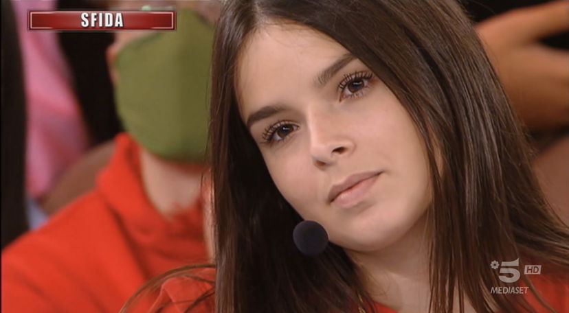 Amici 21, la sfidante Elena Manuele piace a due cantanti della scuola? I like che non sono passati inosservati preview