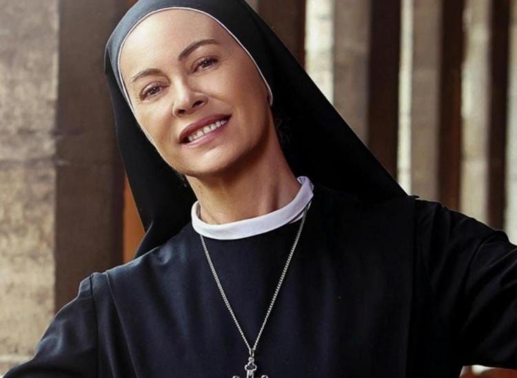 Che Dio ci aiuti, Elena Sofia Ricci dirà addio a Suor Angela? L’attrice rompe il silenzio article-post