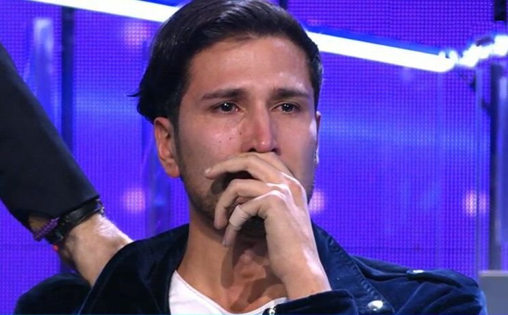Gianmarco Onestini ha un crollo e scoppia a piangere in diretta tv in Spagna (Video)