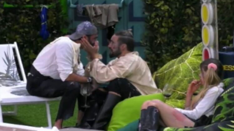 Gf Vip 6, Alex Belli e Soleil Sorge si scagliano ancora contro Gianmaria Antinolfi: “Sei un fake!” preview