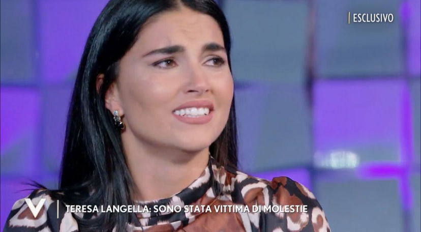 Teresa Langella a Verissimo racconta per la prima volta le molestie subite dal medico che le ha rifatto il seno preview
