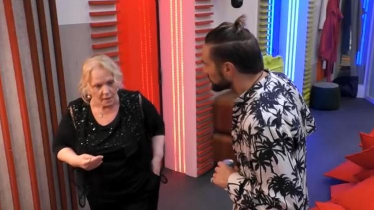 Gf Vip 6, nella notte scoppia la lite tra Alex Belli e Katia Ricciarelli: “Sei un maleducato!” preview
