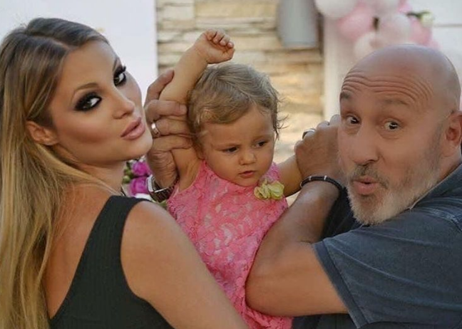 Gf Vip, Maurizio Battista si separa dalla moglie Alessandra Moretti che sbotta: “Vogliamo dire i veri motivi? O la dici tutta o non la racconti!” preview