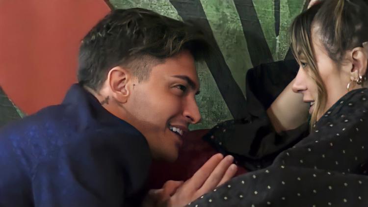 Gf Vip 6, la confusione di Alessandro Basciano: dice di aver “scelto” Sophie Codegoni, poi passa la serata a flirtare con Soleil Sorge preview