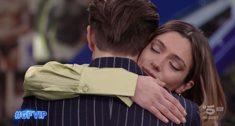 Gf Vip 6, ventiquattresima puntata: Alex Belli conferma i suoi sentimenti per Soleil Sorge, è scontro tra Lulù Selassiè e Maria Monsè. I nominati sono… preview