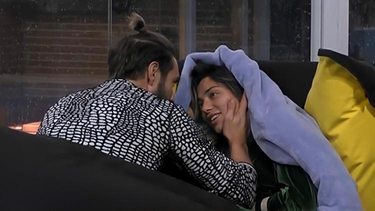 Alex Belli confessa a Soleil Sorge di voler abbandonare il Gf Vip 6: “Devo proteggere te e la mia vita” preview