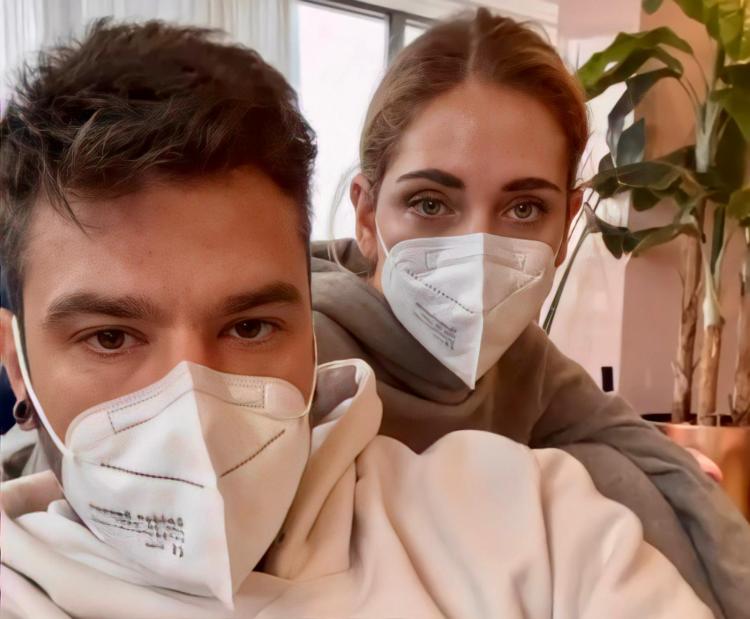 Fedez e Chiara Ferragni positivi al Covid: “L’importante è che Leone e Vittoria stiano bene” preview