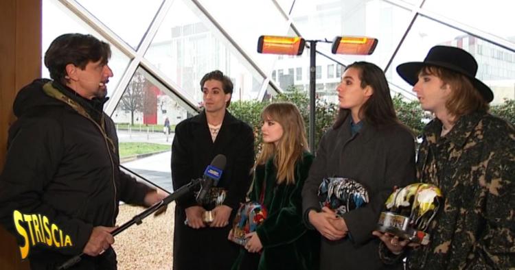 Striscia la Notizia, Valerio Staffelli consegna il Tapiro d’Oro ai Maneskin: ecco perché preview