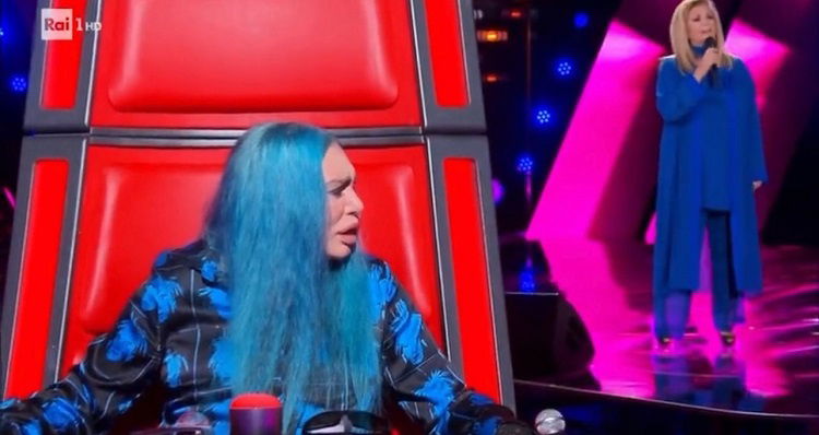 The Voice Senior, la gaffe di Loredana Bertè quando sente cantare Iva Zanicchi: “Sembra stonata” article-post