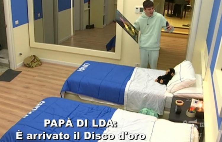 Amici 21, LDA vince il disco d’oro e telefona a papà Gigi D’Alessio article-post