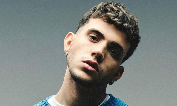 Sanremo 2022, Aka7even è guarito dal Covid e si prepara al debutto: “Non so se alla fine sarò in grado di farlo, ma…” preview