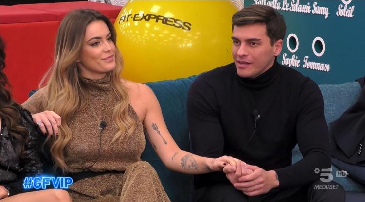 Gf Vip 6, Alessandro Basciano rivela cosa farà per dormire con Sophie Codegoni e infrangere il giuramento sul figlio: irrefrenabile l’ironia del web article-post