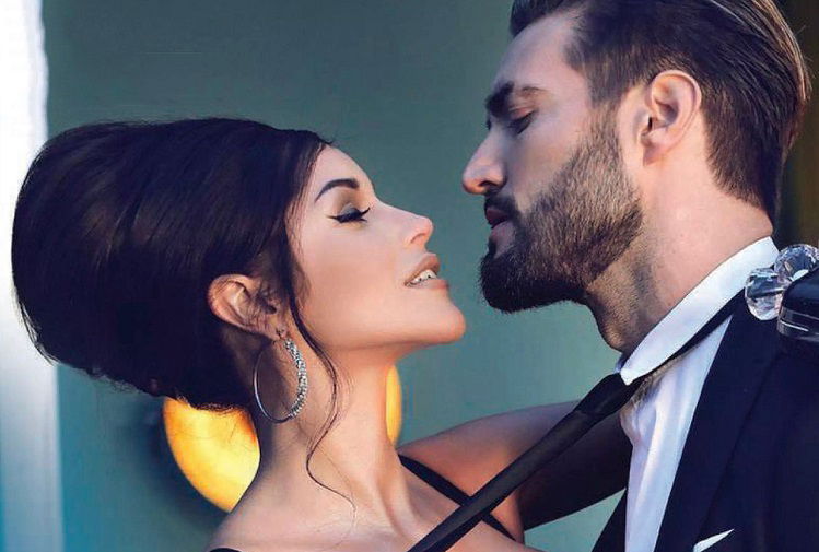 Gf Vip 6, Delia Duran scrive ad Alex Belli prima del suo ingresso nella Casa: “Ti do un compito, quello di riconquistarmi!” preview