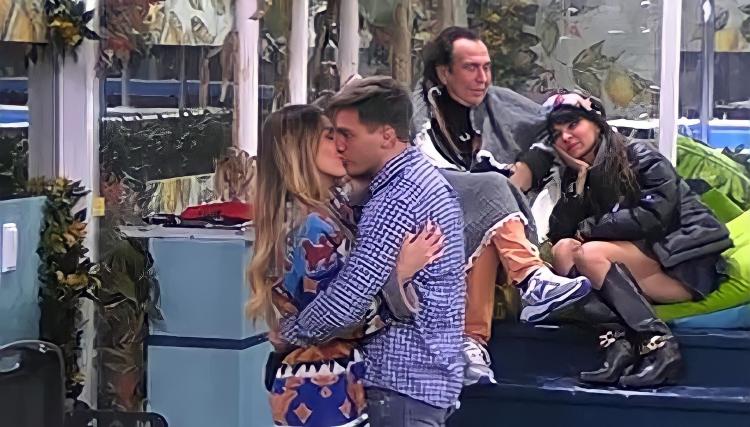 Gf Vip 6, pace fatta tra Alessandro Basciano e Sophie Codegoni (che però è convinta che lui si faccia influenzare da Gianmaria Antinolfi) preview