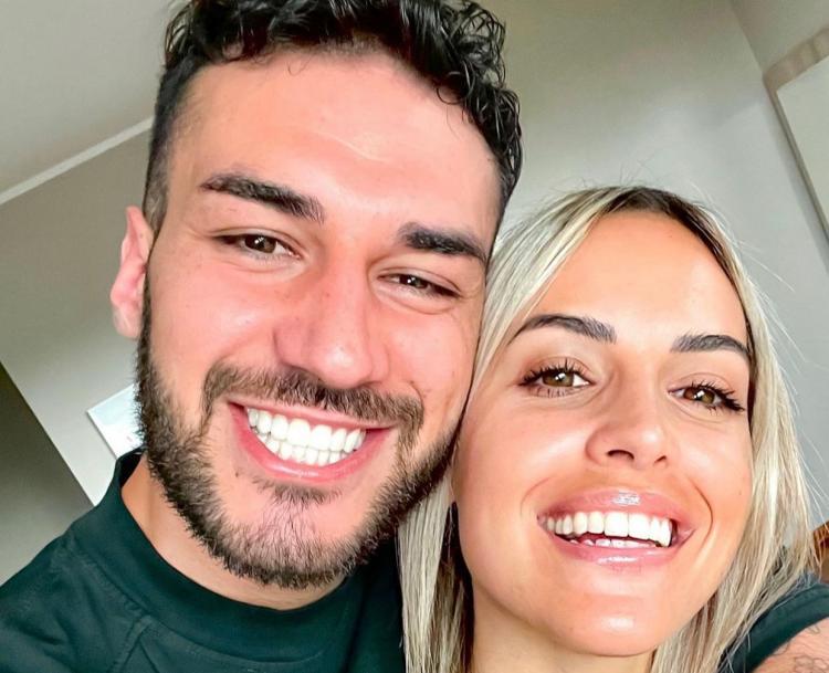 Uomini e Donne, Lorenzo Riccardi positivo al Covid, Claudia Dionigi: “È proprio brutto non poter abbracciare il proprio fidanzato” preview