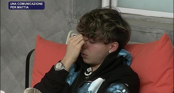 Amici 21, a rischio la permanenza di Mattia Zenzola nella scuola: il ballerino in lacrime article-post