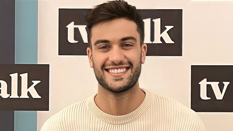 Pierpaolo Pretelli ospite a TvTalk confessa come mai sta cercando di tutelare la sua vita privata, poi ammette: “Mi sento il botulino della Rai” article-post