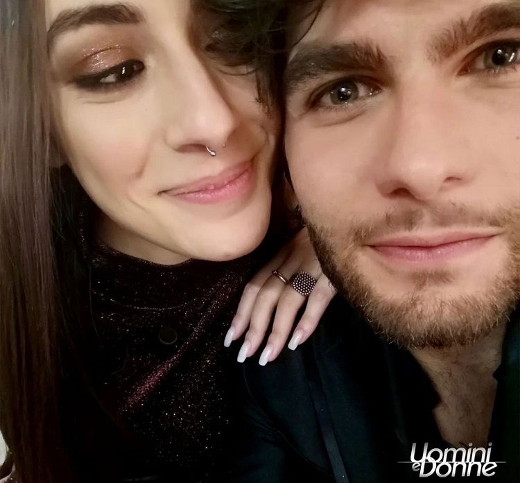 Uomini e Donne, le prime parole di Roberta Giusti e Samuele Carniani dopo la scelta… arriva il ‘Ti amo’! preview