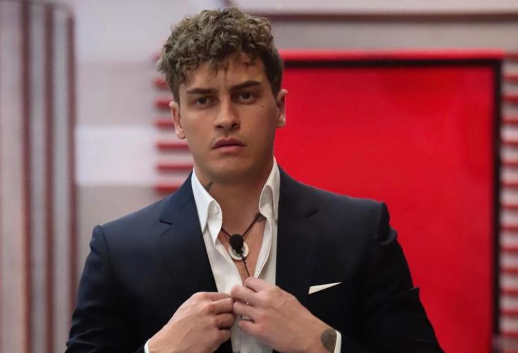 Gf Vip 6, la ex fidanzata di Alessandro Basciano interviene sui social e replica alle parole dell’ex tentatore durante l’ultima puntata preview