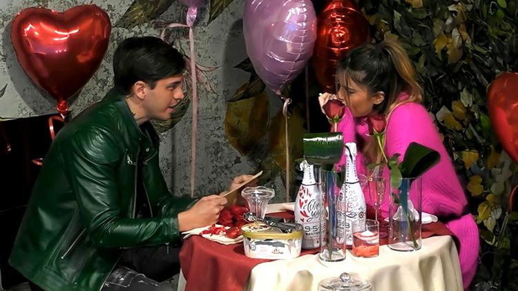 Gf Vip 6, Alessandro Basciano scrive una romantica lettera a Sophie Codegoni: “Mi stai facendo ricredere nell’amore e…” preview