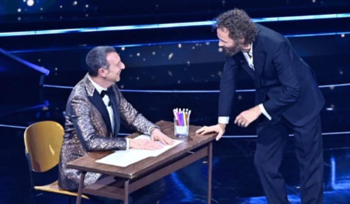 Sanremo 2022, Amadeus in conferenza stampa risponde alle polemiche su Jovanotti preview