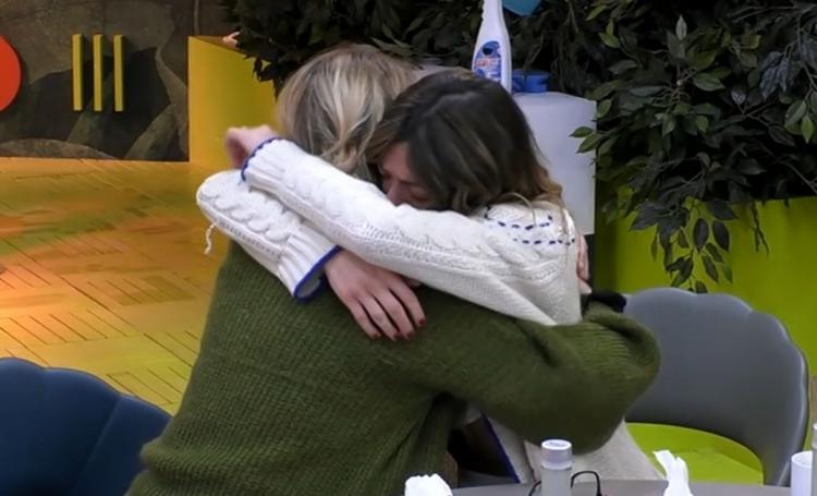 Gf Vip 6, pace fatta tra Soleil Sorge e Manila Nazzaro: “Non ho mai smesso di volerti bene, mi sei mancata da morire!” article-post