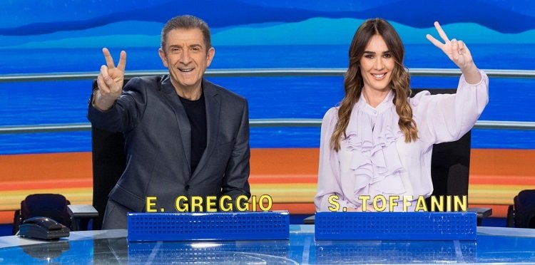 Striscia la Notizia, dopo Ezio Greggio e Silvia Toffanin da lunedì nuova coppia di conduttori: Gerry Scotti e Francesca Manzini