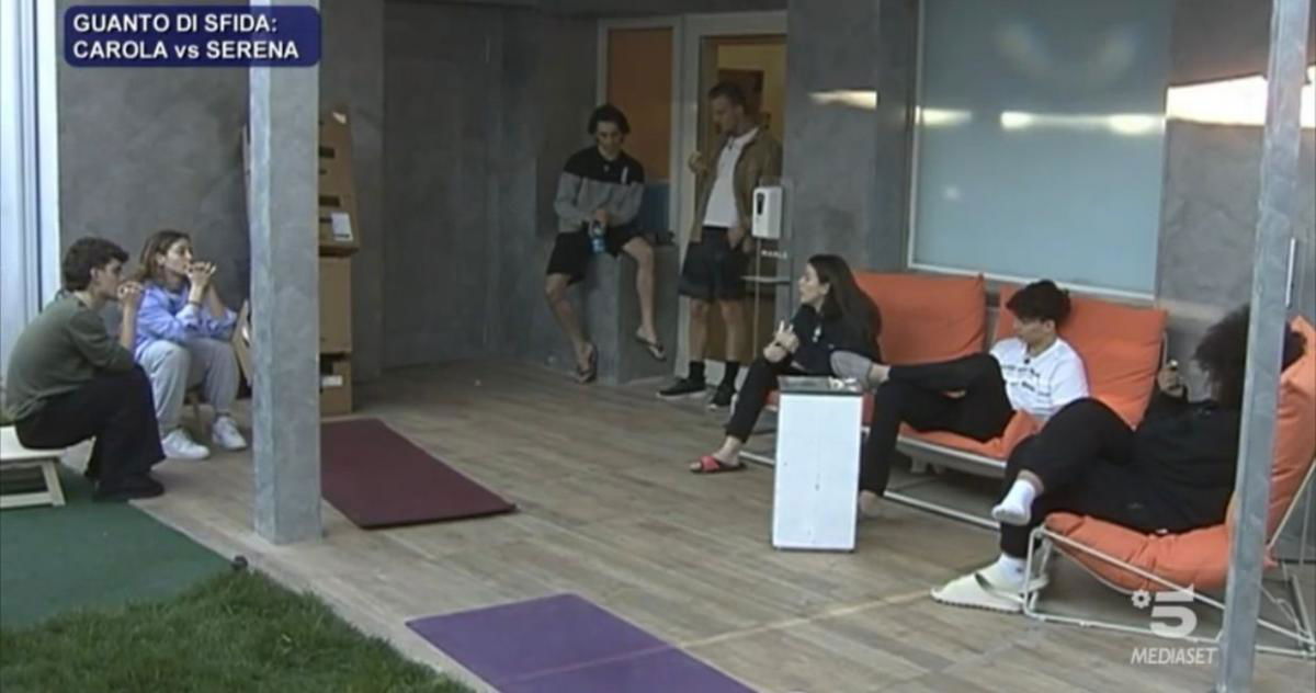 Amici 21, Carola Puddu e Serena Carella si scontrano ‘per colpa’ di Alessandra Celentano article-post