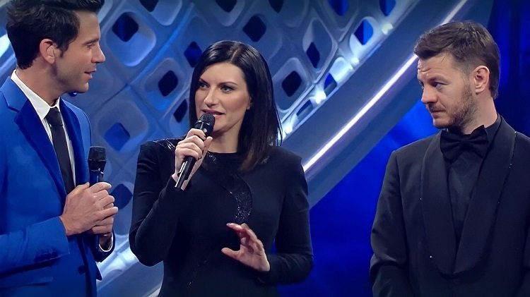 Eurovision Song Contest 2022, caos tra i conduttori: le particolari richieste di Laura Pausini e i timori di Alessandro Cattelan