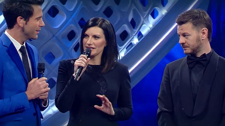 Eurovision Song Contest 2022, caos tra i conduttori: le particolari richieste di Laura Pausini e i timori di Alessandro Cattelan preview