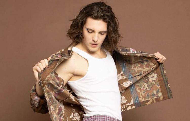 Amici 20, Tommaso Stanzani svela di cosa parla il suo primo singolo e a chi è dedicato, poi confessa qual è la sua unica paura preview