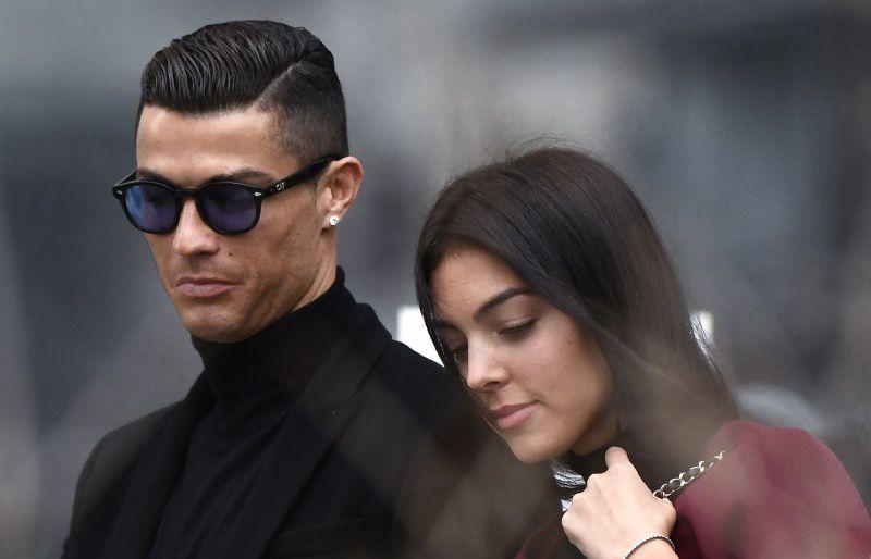 Dramma per Cristiano Ronaldo e Georgina, morto uno dei gemelli durante il parto preview