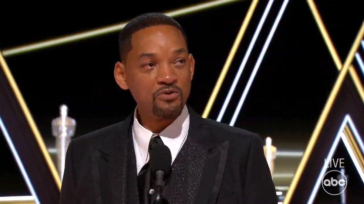 Will Smith, l’Accademia degli Oscar ufficializza la decisione presa dopo lo schiaffo a Chris Rock: ecco qual è la sanzione per l’attore