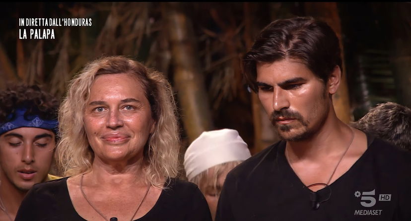 Isola 16, parla la suocera di Lory Del Santo: “In tv fa sembrare Marco Cucolo un bambolotto, ma…” preview
