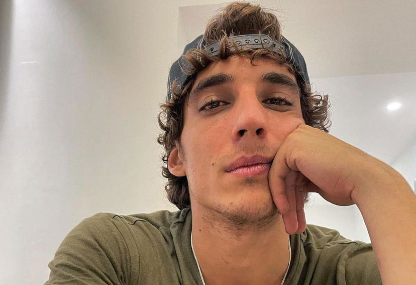 Miguel Herran pubblica l’immagine di un oggetto che si è salvato dall’incendio di casa sua e fa emozionare i fan de La Casa di Carta preview