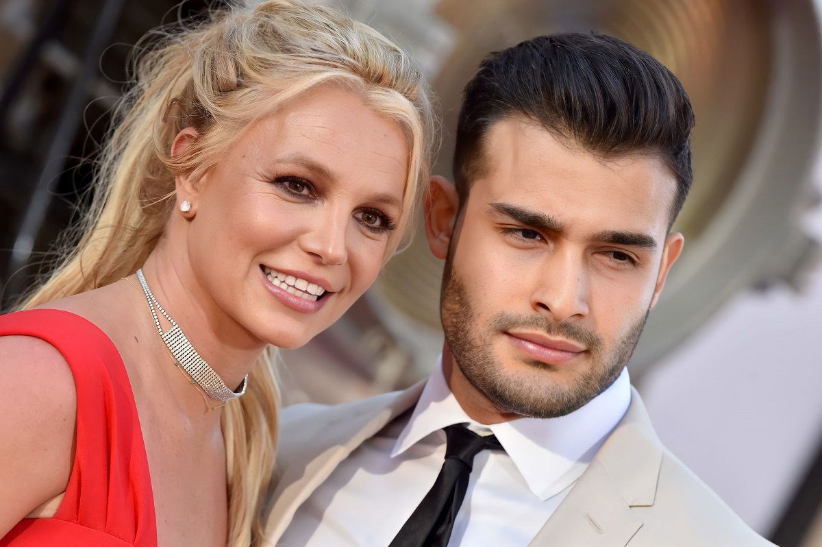 Britney Spears, il compagno Sam Asghari rompe il silenzio dopo l’aborto: “È dura, ma…” article-post