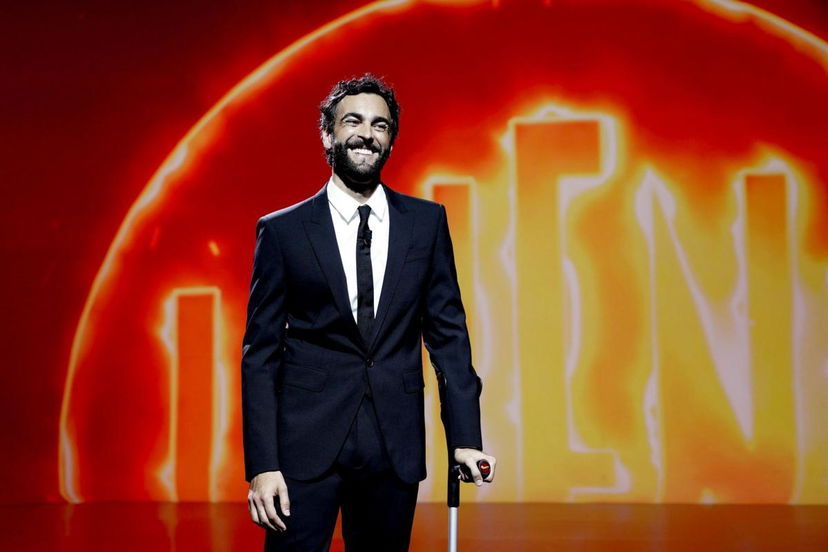 Marco Mengoni a Le Iene con la stampella: ecco perché preview