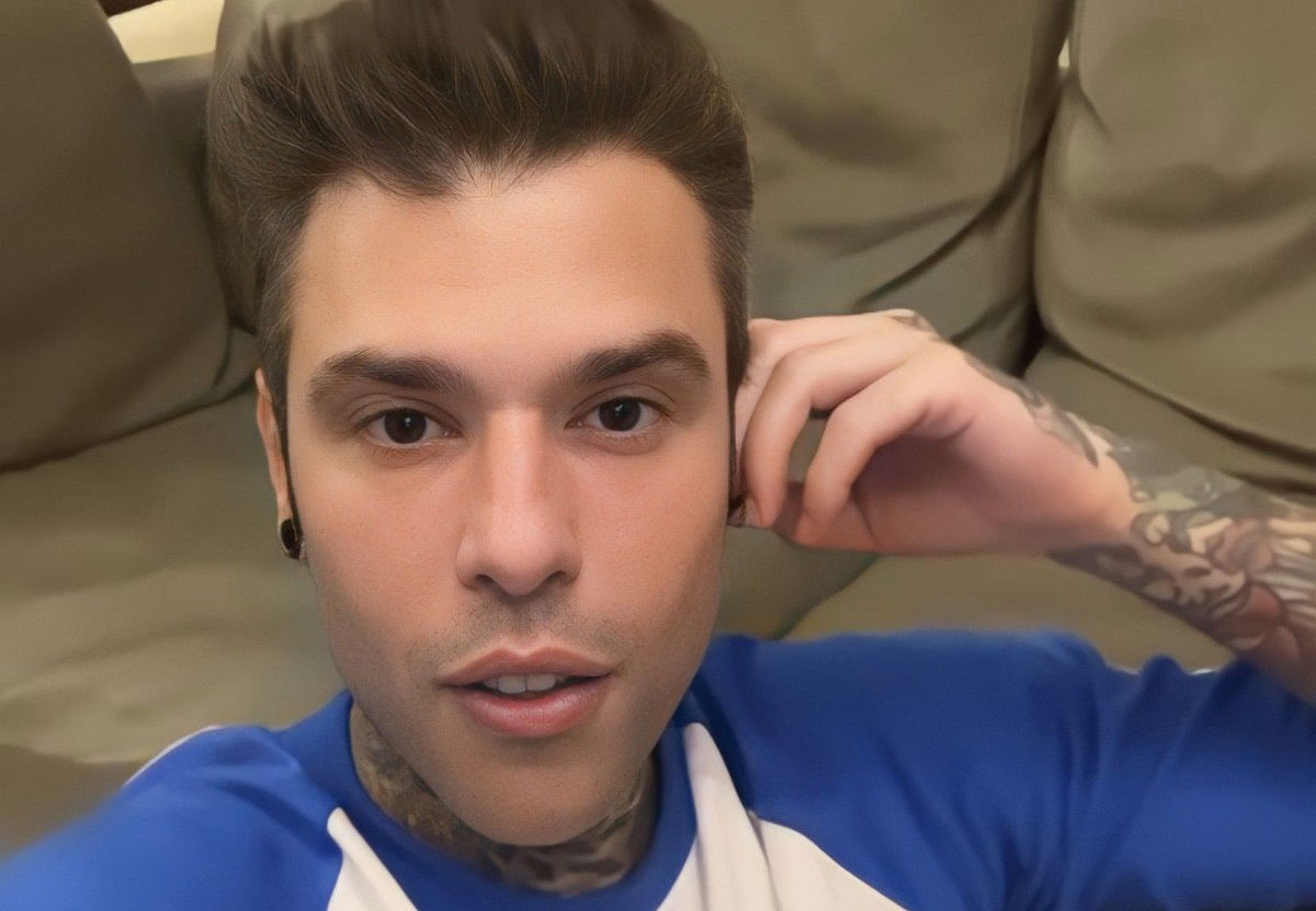 Fedez pubblica l’incontro col suo idolo di sempre e mostra il regalo che gli ha fatto article-post