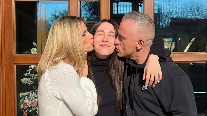 Eros Ramazzotti e Michelle Hunziker “sono tornati a essere amici”: la reazione della figlia Aurora preview