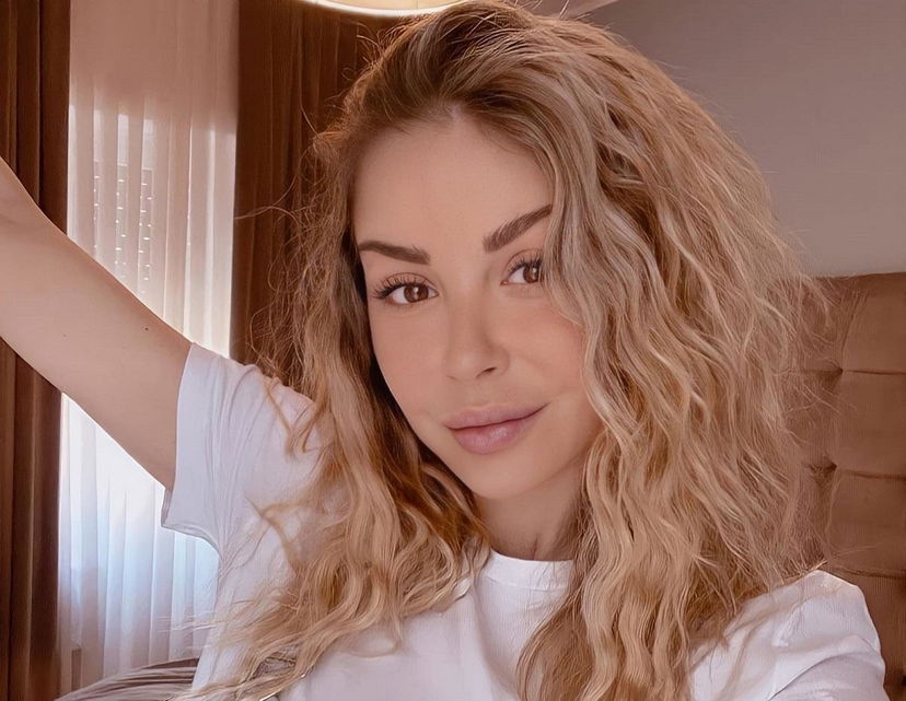 Uomini e Donne, Sabrina Ghio mostra la pancia a 10 giorni dal parto e risponde alle critiche preview