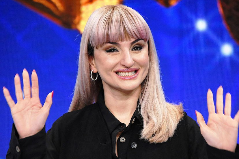 Amici 22, dentro Arisa e fuori un’altra prof: ecco chi preview